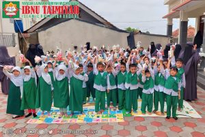Read more about the article Pembagian Snack Dari Syekh Mas’ud Abu Yusuf