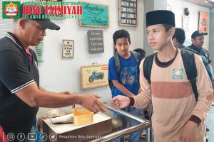 Read more about the article Praktek Berenang Santri MTs Kelas 7 Banin
