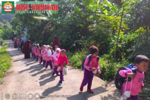Read more about the article Jalan Pagi Bersama Santri RA Ibnu Taimiyah