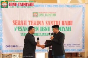 Read more about the article Serah Terima Santriwati Baru Pesantren Ibnu Taimiyah Tahun Pembelajaran 2024/2025