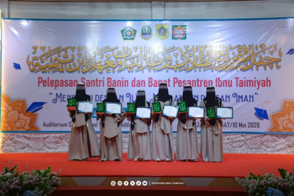 2026Wisuda12Bnt_37 AM (1)